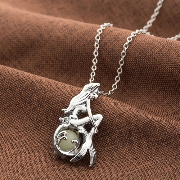 Glowing Mermaid Women Pendant Necklace 3 Colors Lu - Picture 3 of 3